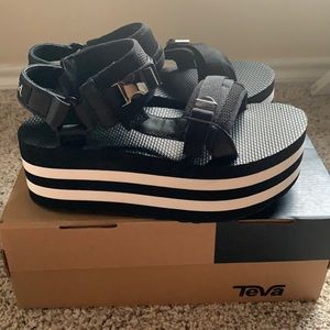 Teva Flatform Luxe elevated sandal